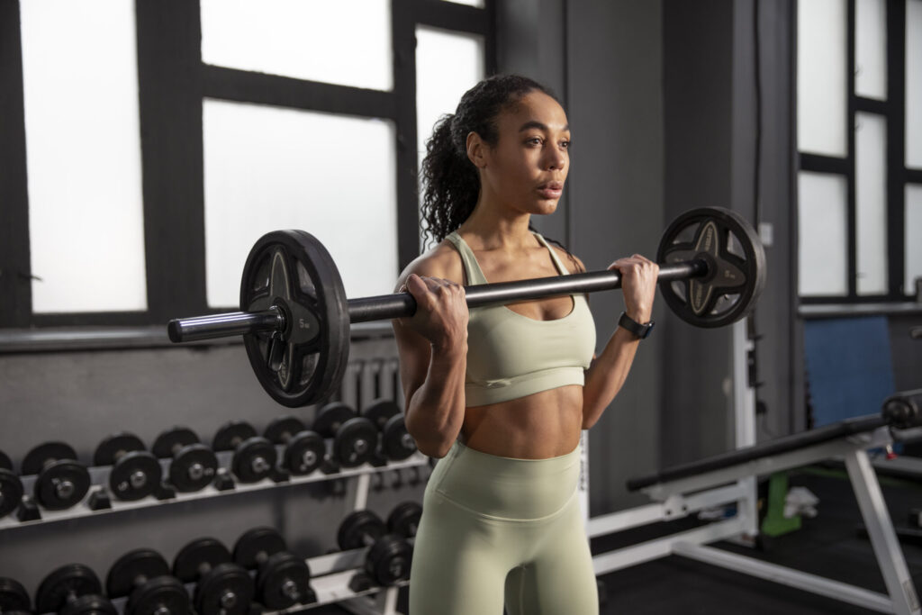pilates ou musculação no ginásio