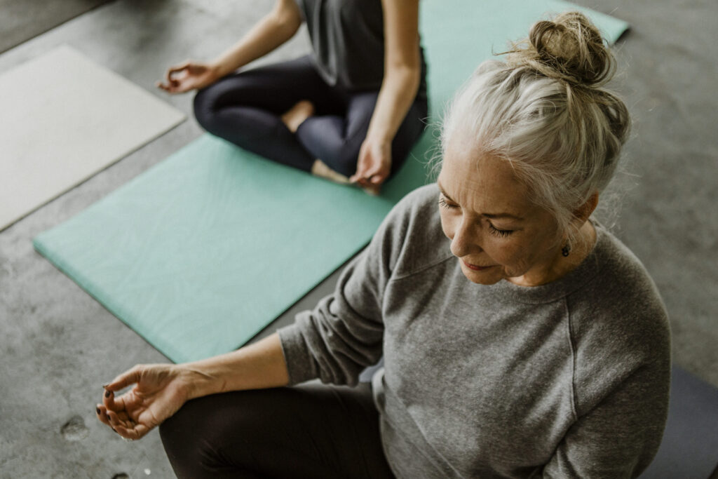 yoga na menopausa